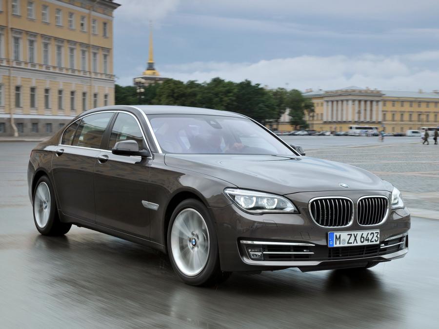  BMW 750Li 2012 года  (фото 8 из 16)